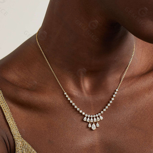 Collana Gemnel in Argento 925 con Daphne in Zirconia Cubica, Diamanti Taglio Rotondo e a Goccia, Gioiello di Lusso per Uso Quotidiano e Formale - Product Image 4