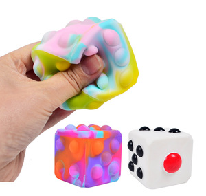 Nouveau jouet de décompression en silicone T2083 : Dés, Rubik's Cube et jouets à bulles - Product Image 3