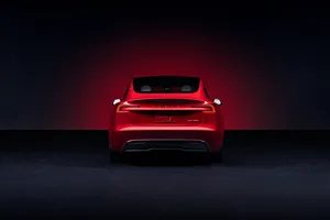 รถยนต์มือสอง <span class=keywords><strong>Tesla</strong></span> <span class=keywords><strong>Model</strong></span> <span class=keywords><strong>3</strong></span> ปี 2020 2021 <span class=keywords><strong>2022</strong></span> 2023 2024 2025 2026 รุ่น <span class=keywords><strong>Standard</strong></span> Range ขับเคลื่อนล้อหลัง รุ่นอัปเกรด; พร้อมระบบจดจำตำแหน่งเบาะคนขับ - Product Image 6