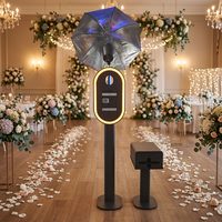 Borne photo ovale pour iPad avec panneau miroir, flash et imprimante, idéale pour événements et mariages