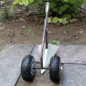 Outil de désherbage d'herbe de jardin en acier au carbone Houe de creusement de sol en métal forgé Agriculture Ferme Charrue <span class=keywords><strong>à</strong></span> main 2 roues 3 en 1 Houe agricole - Product Image 2