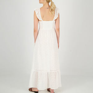 Robe maxi rouge ajourée brodée sur mesure, en coton respirant de haute qualité, broderie artisanale. - Product Image 4