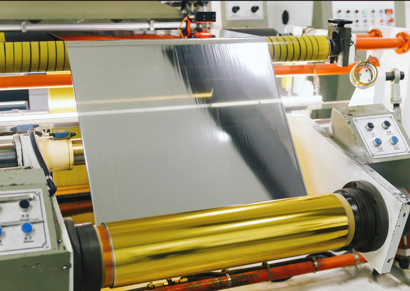Kaplamalı veya kaplamasız kağıt ısı Transfer folyo için fabrika doğrudan satış altın sıcak damgalama filmi