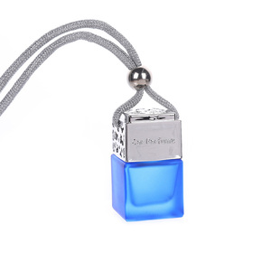 Diffuseur d'arômes pour voiture, forme carrée bleue, 8 ml, avec clip et bouchon en bois - Product Image 3