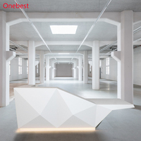 Meuble de bureau multifonctionnel avec pieds en Corian, comptoir d'accueil pour studios de yoga, comptoir d'information