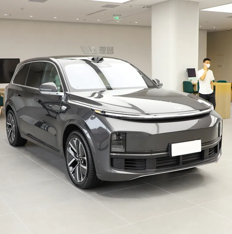 Offline-Autokauf Rabatt von 1.000 USD Kasachstan astana liefert zwei 2024 Ev-Autos auf Lager lixiang L9 max Li L9