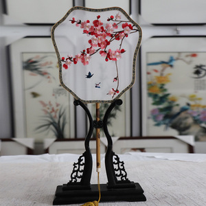 Abanico de Palacio Bordado de Doble Cara de Suzhou, con Diseño Floral Dibujado a Mano, Estilo Chino, Accesorio Hanfu, Adorno Artesanal Tradicional - Product Image 1