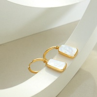Collier Pendentif Long en Acier Inoxydable Doré avec Coquillage Naturel Blanc Minimaliste Personnalisé Style Européen-Américain et Fermoir OT