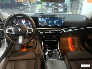 <span class=keywords><strong>BMW</strong></span> Série 3 Berline de Luxe 2022, Boîte Automatique, Conduite à Gauche, Intérieur Sombre, Idéale pour les Voyages Familiaux et Professionnels - Product Image 6