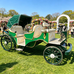 Chariot de chevaux rétro de type conte d'histoire, à l'aspect artistique, pour la décoration de scènes de ville thématique, de vacances, de carnaval et de mariage - Product Image 1