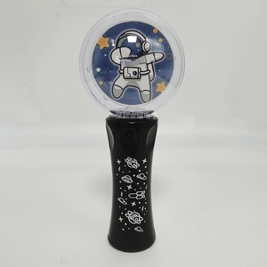 Palo de bola giratoria LED con logotipo personalizado para actuaciones en conciertos accesorios de juguete intermitentes para niños giratoria varita mágica iluminada - Product Image 1