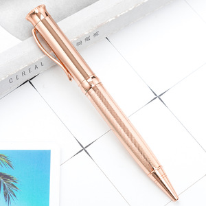 <span class=keywords><strong>Stylo</strong></span> à bille en métal à motif <span class=keywords><strong>de</strong></span> grille en or rose <span class=keywords><strong>haut</strong></span> <span class=keywords><strong>de</strong></span> <span class=keywords><strong>gamme</strong></span> avec logo <span class=keywords><strong>personnalisé</strong></span> Cadeau d'affaires lourd avec corps en acier plaqué or <span class=keywords><strong>Stylo</strong></span> promotionnel - Product Image 4