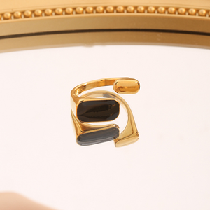 แหวนเปิดประดับมุกสีขาวแบบปรับได้สำหรับผู้หญิง |   สแตนเลสสตีลชุบทอง 18K PVD |   แหวนเปลือกหอยมินิมอล - Product Image 6