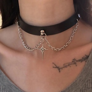 Collar personalizado estilo punk oscuro con estrella de cuatro puntas, collar de cuero con cruz para chica moderna, collar retro para la clavícula - Product Image 1