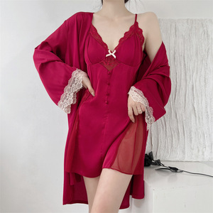 Pijama de mujer sexy de dos piezas de alta calidad con mangas largas, cuello en V, de seda helada roja, sin espalda, con almohadillas en el pecho, para uso diurno/nocturno - Product Image 1