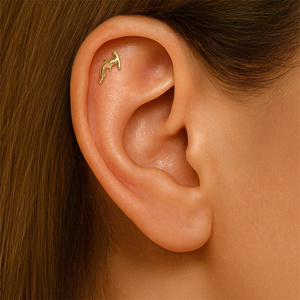 Pendiente de Oreja Individual de Oro 18K y Plata de Ley S925, Diseño de Rombo Pulido con Tiburón y Pez Dorado, Parte Trasera Plana - Product Image 5