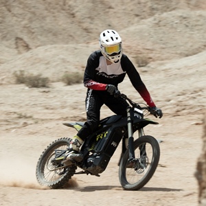 Moto tout-terrain électrique pour adulte 2026, <span class=keywords><strong>pas</strong></span> chère, hauteur de selle universelle 845 mm, légère 68 kg, maniabilité facile, 17 kW, 500 N.m, 72 V, 40 Ah, autonomie 120 km - Product Image 5