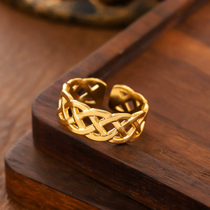 Bague en acier inoxydable tissée éternelle personnalisée pour femmes avec des ouvertures géométriques et des lignes croisées NS803054 - Product Image 2