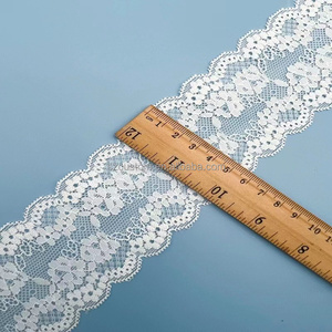 ถุงเท้าสีขาว แต่งลายปักตาข่าย ผ้ายืด/ไนลอน แต่งขอบลูกไม้ถักโครเชต์ เป็นมิตรกับสิ่งแวดล้อม มีสีให้เลือกตามสั่ง - Product Image 3