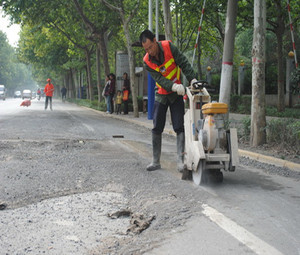 Cortadora de Carreteras Ligera de Empuje Manual a Gasolina, Sierra para Pisos de Concreto para Reparación de Caminos Rurales - Product Image 1