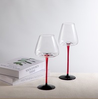 Vente en gros de verre à pied haut en cristal de luxe coupe à vin rouge Château de Bordeaux coupe à champagne encastrée rouge noir tasse à vin en verre