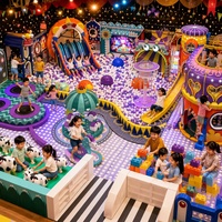 Équipement de terrain de jeux intérieur commercial, thème carnaval cirque, quatre toboggans bleus, piscine à balles géante, carrousel couronne, tour SLAP MUSIC