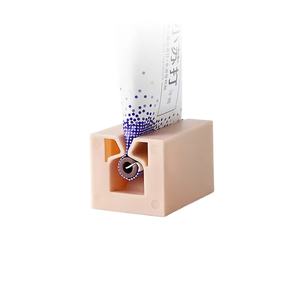 ที่บีบครีมทามือ ที่บีบยาสีฟันแบบหมุน ที่บีบหลอดยาสีฟัน ที่บีบโฟมล้างหน้า ที่บีบครีมทามือ ที่บีบยาสีฟัน - Product Image 1