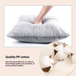 Anpassbares Fabriklogo Umweltfreundliches Weiches Waschbares Rechteckiges Katzen- und Hundebett im Weihnachtsrentier-Design Haustierbetten - Product Image 3