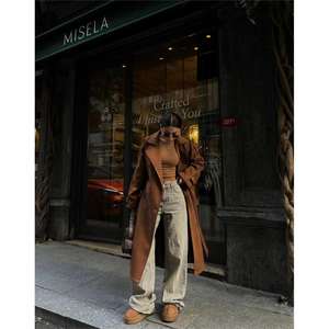 Abrigo de Gamuza Misela Color Tabaco, Manga Larga, Tejido, Elegante y Suave para Mujer - Product Image 4