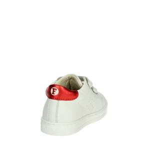 Zapatillas Falcotto para niña, color blanco, diseño de corazón rojo, cierre de velcro, zapatos informales - Product Image 3