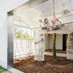 Filet d'escalade suspendu en nylon pour enfants, personnalisé, pour intérieur, à fixer sur arbre, avec tunnels cylindriques, écologique, pour maternelle - Product Image 2