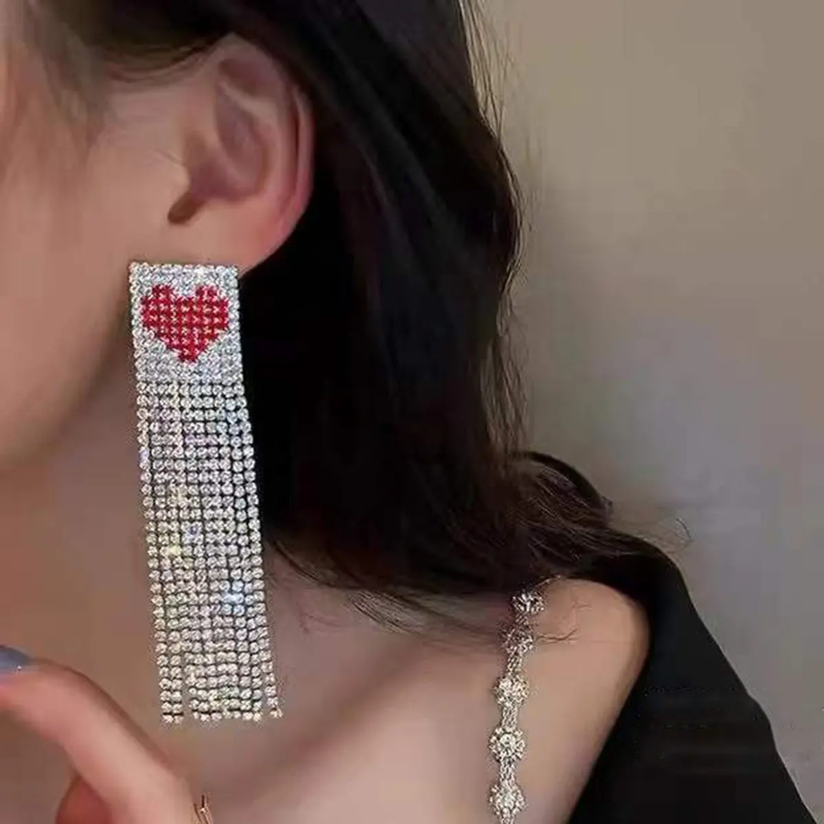 Shenglan Pink Heart Tassel Earrings Long Bohemian Fringe Chain Crystal Earrings Chandelier Dangle Drop Earrings for Women Girls
