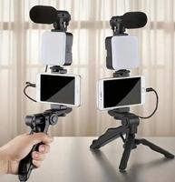 Kit de vlogging Offre Spéciale pour la création vidéo avec micro, mini trépied, lumière LED et clip de support de téléphone pour la création de vidéos