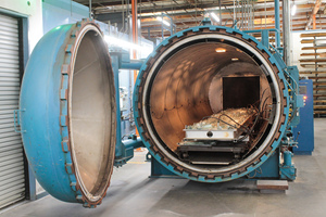 Autoclave composite durable de haute qualité entièrement automatique pour pièces automobiles, comme les capots, avec contrôle par ordinateur - Product Image 3