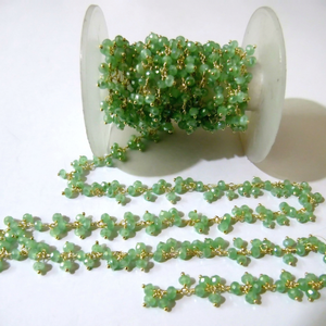 Chaîne pendante en grappe de calcédoine verte mystique facettée, 2,5-3 mm, vendue au mètre - Product Image 1
