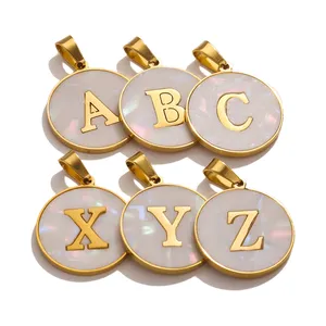 Vente chaude A à Z 26 lettres anglaises pendentif en acier inoxydable plaqué or lettre initiale Alphabet charme avec vadrouille coquille bijoux