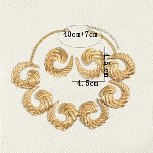 طقم مجوهرات نسائي جديد وعصري من سلسلة ذهبية كبيرة حلزونية الشكل مع أقراط، مجوهرات هيب هوب - Product Image 4