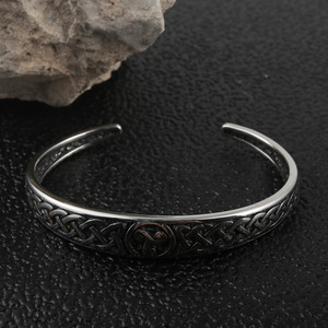 Brazalete Abierto de Plata Tibetana Unisex con Diseño de Nudo Celta, Regalo de Joyería 280720 - Product Image 4