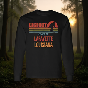บิ๊กฟุตอาศัยอยู่ในลาฟาแยตต์ ลุยเซียน่า เสื้อยืดแขนยาว - Product Image 3