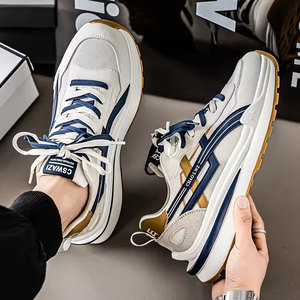 รองเท้าวิ่งผู้ชายรุ่นใหม่ปี 2025 น้ำหนักเบา ดีไซน์ทันสมัย เหมาะสำหรับวัยรุ่น รองเท้าลำลองเดินเล่น รองเท้าสเก็ตบอร์ดเสริมส้น รองเท้าพื้นเรียบสำหรับกิจกรรมกลางแจ้ง - Product Image 4