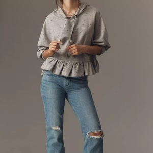 Sudadera con Capucha de Mujer al por Mayor con LOGO Personalizado, de Alta Calidad, con Pedrería, Cordón Ajustable, Ajuste Suave y Hombros Caídos con Volantes - Product Image 2