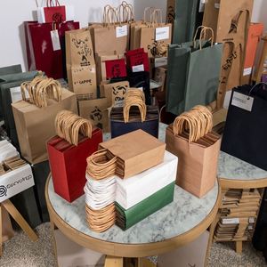 Bolsas de Papel para Joyería, Regalos y Compras al por Mayor, con Asas, Diseño de Logotipo Personalizado, Bolsas de Papel de Lujo para Ropa - Product Image 1
