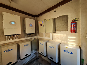 Dee 14kw SUN-20K-SG05LP3-EU-SM2 lv dc से एसी 48v सूर्य <span class=keywords><strong>mppt</strong></span> 3 चरण <span class=keywords><strong>15</strong></span> kw 16kw 18kw 15kw 20kw तीन 3 चरण हाइब्रिड सौर इनवर्टर - Product Image 3