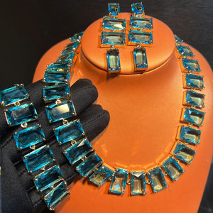 Set di <span class=keywords><strong>Gioielli</strong></span> ZHENXUN: Orecchini, Bracciale e Collana con Diamanti Quadrati Blu Effetto Cubo di Zucchero, Design Raffinato e Super Brillante - Product Image 1