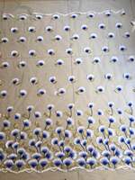 Robe florale bleu royal tendance haute couture, broderie en dentelle française, tissu en dentelle