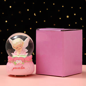 Boule de cristal lumineuse en forme de poupée de dessin animé, ornements en verre flocon de neige - Cadeaux créatifs pour étudiants, mariages, anniversaires, décoration rêveuse, vente en gros - Product Image 4