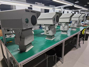 Caméra thermique PTZ longue portée multi-capteurs infrarouge vision nocturne pour la sécurité des frontières et des côtes, étanche IP66, suivi IA - Product Image 5