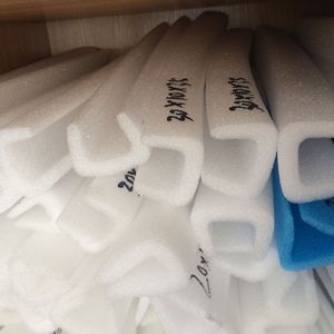 Tùy Chỉnh Hình Dạng U <span class=keywords><strong>L</strong></span> Góc Phải Bọt Góc Cạnh Bảo Vệ Hiện Đại Chống Va Chạm Bao Bì Nhiều Màu Sắc Chống Sốc Epe Sọc - Product Image 2