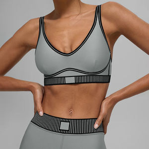 Ensemble de yoga en nylon uni, ajusté et respirant, confortable, soutien-gorge et leggings pour femme, idéal pour le yoga, la gym, le fitness, les vêtements de sport, best-seller - Product Image 5