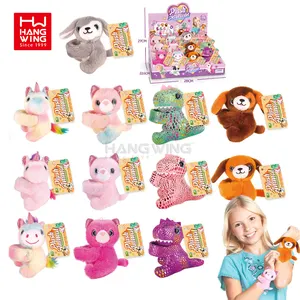 Hw 2024 Neuzugang Spielzeug für Mädchen niedliche Karikatur gefüllte Tieren-Plüschpuppe Schlag-Armband 12 Stück/Karton